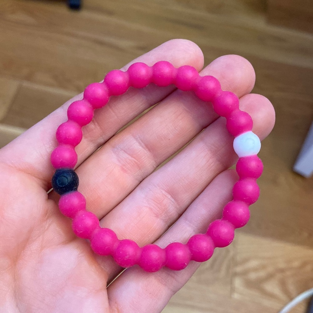 Pink lokai